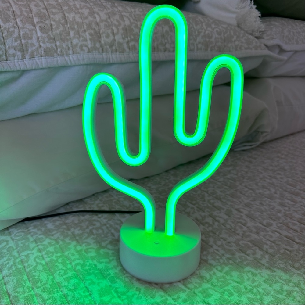 Cactus Neon Style LED Table Light - Green - Both Battery and USB Powered
